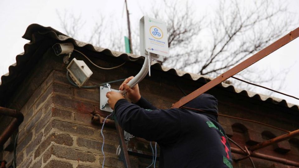 Instalace měřících stanic pro monitoring ovzduší na Ukrajině