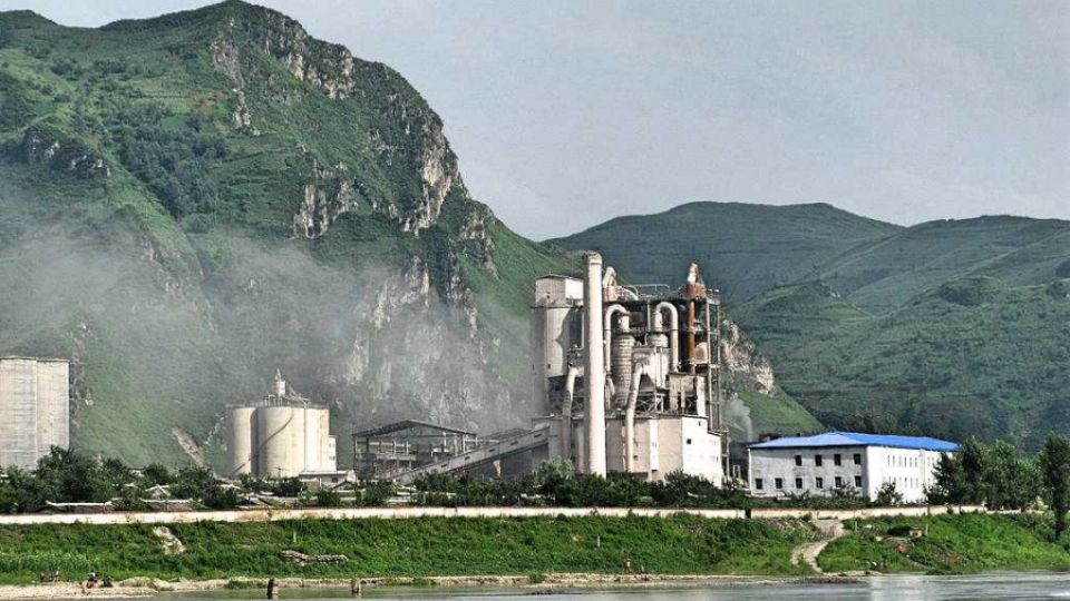 Cement plants as a source of toxic substances