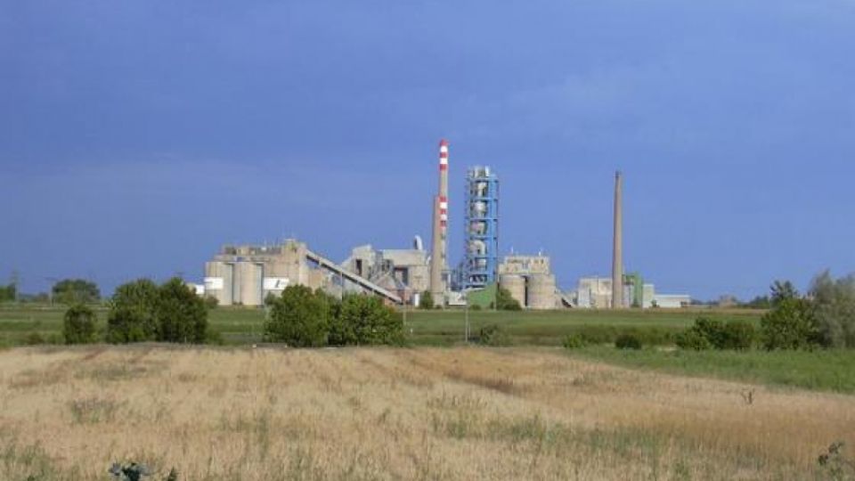Integrované povolení pro Čížkovickou cementárnu je pro spalování ostravských kalů nedostatečné
