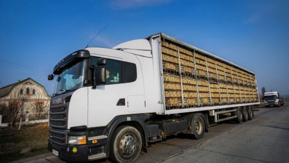 Ukrajinskou vesnici ničí kamionová doprava. Odpovědná firma se s lidmi nebaví a plánuje expanzi do EU
