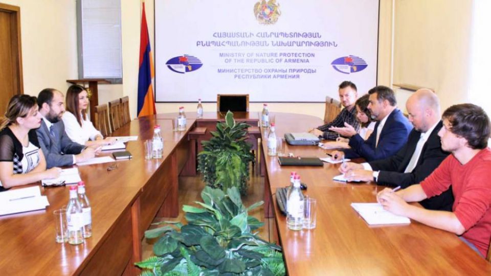 Průmyslové znečištění je třeba řešit, souhlasil arménský ministr na setkání s Arnikou