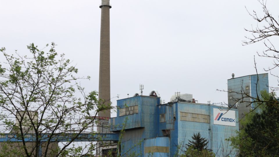 Cementárna v Prachovicích se vzdala dvojnásobného navýšení limitu pro vypouštění organických látek