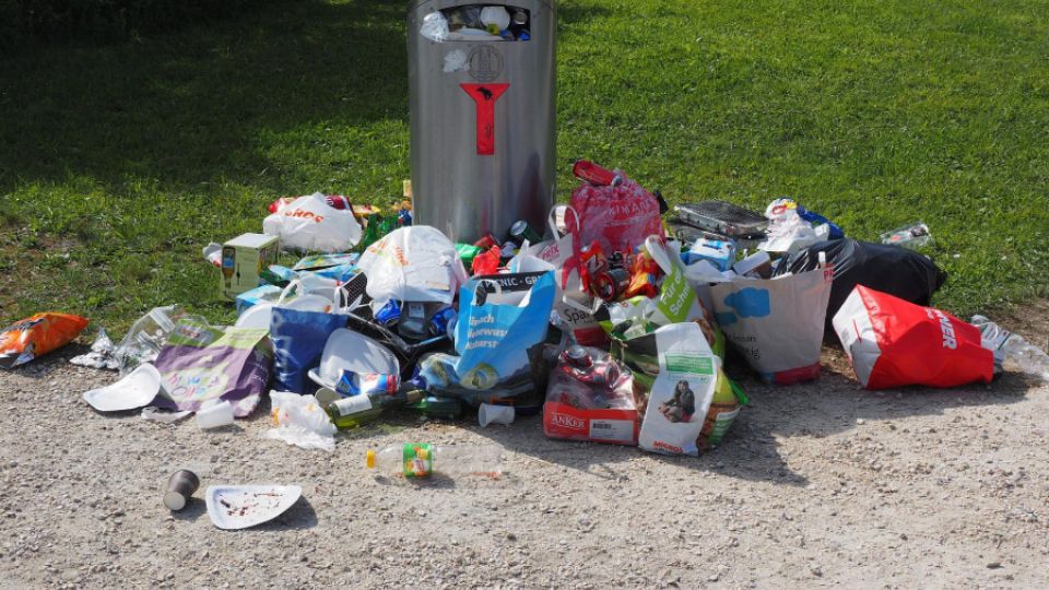 Recyklace není samospásná, nejlepší odpad je ten, který nevznikne.  Nová publikace “Jak na odpady v Praze” je plná faktů, mýtů, rad a triků nejen pro Pražany