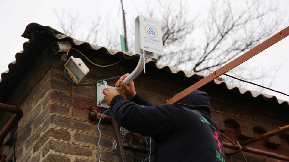 Installation of stations monitoring air pollution in Ukraine